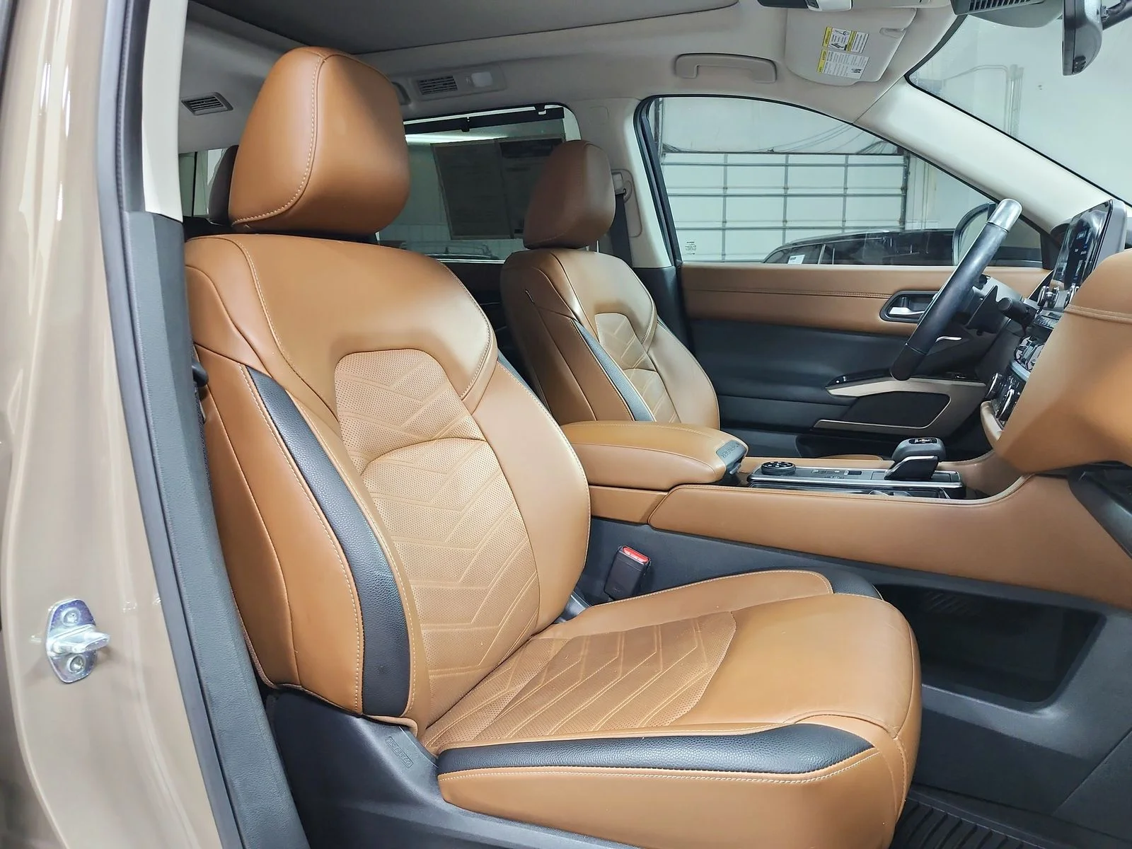 Used 2023  Nissan Platinum image 41