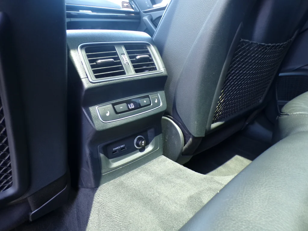 Used 2019 Brilliant Black Audi Premium Plus image 11