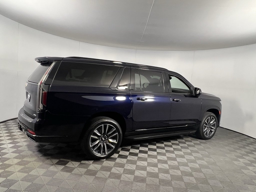 2022 Cadillac Escalade ESV Sport photo 3