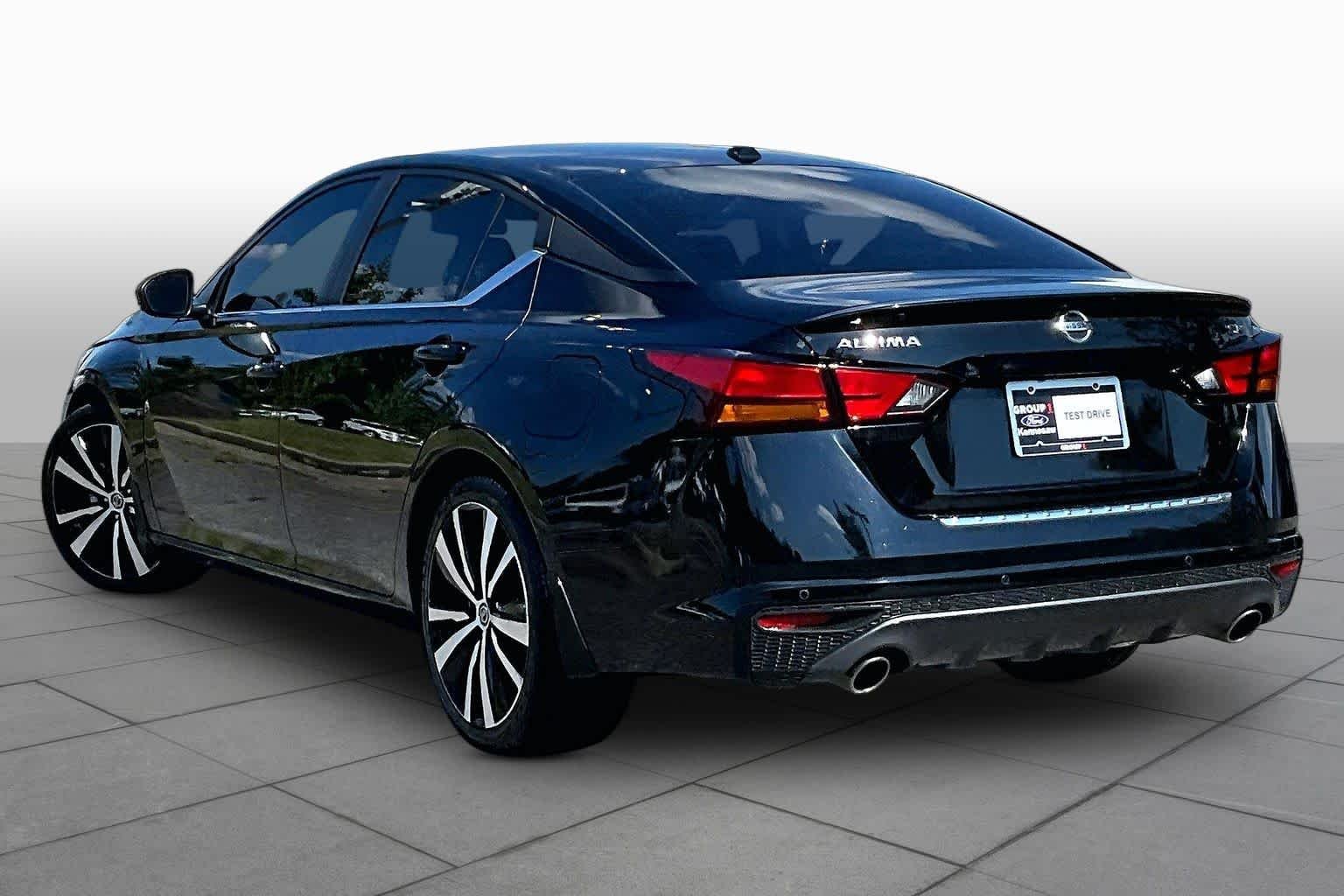 Used 2021 Black Nissan 2.5 SR image 12