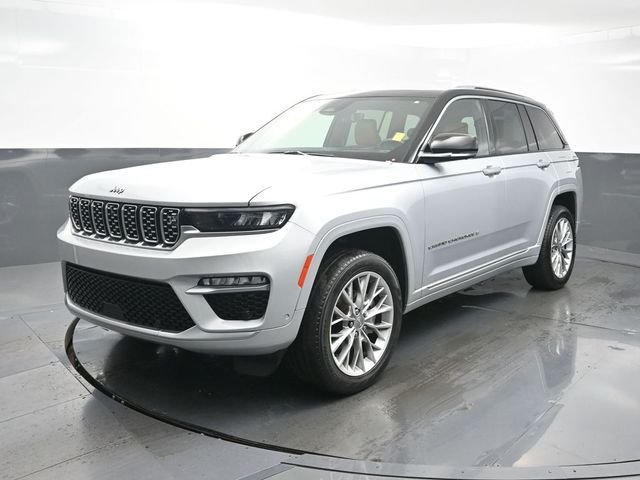 Used 2023 Silver Jeep Summit image 3