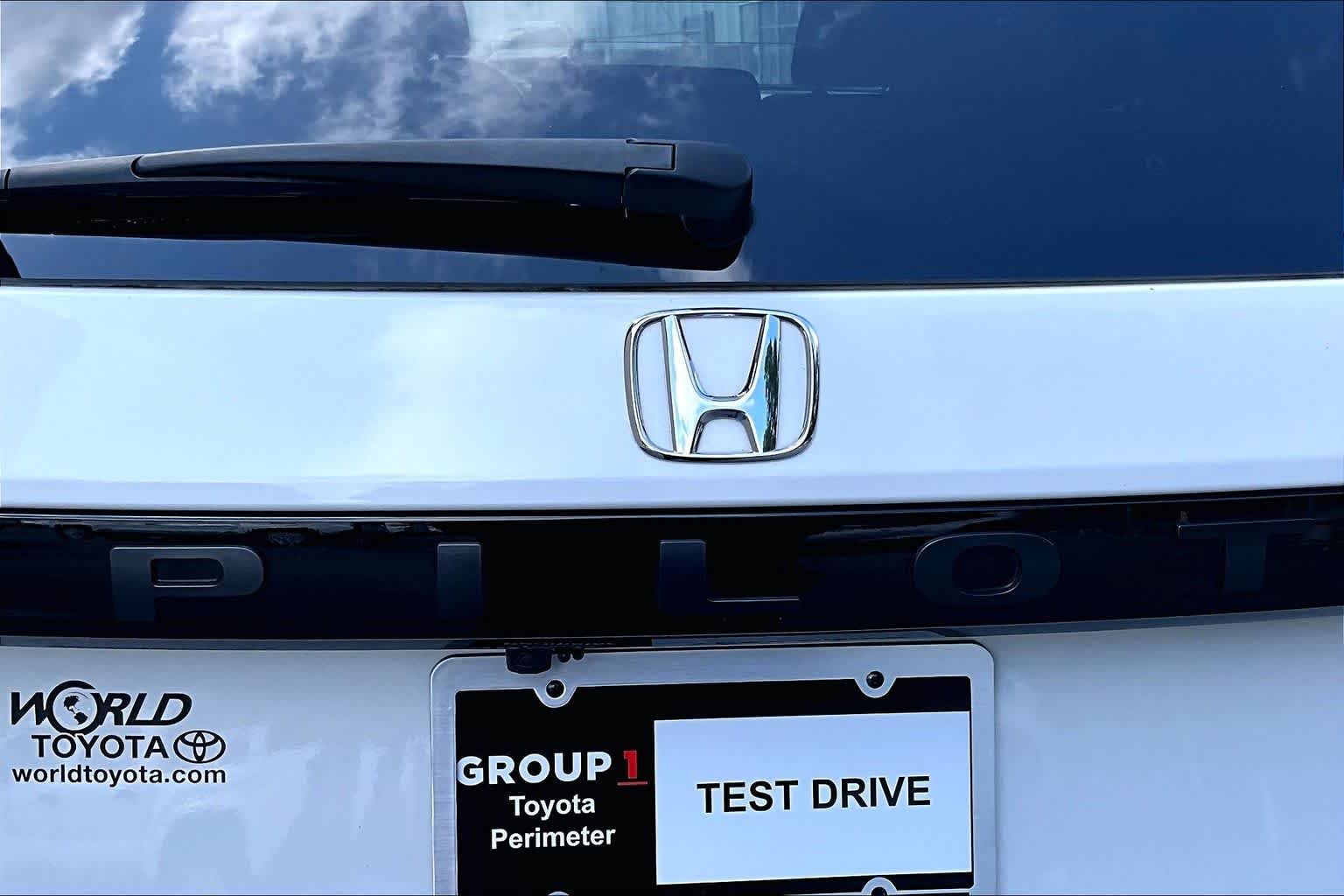 Used 2025 Platinum White Pearl Honda Sport image 31