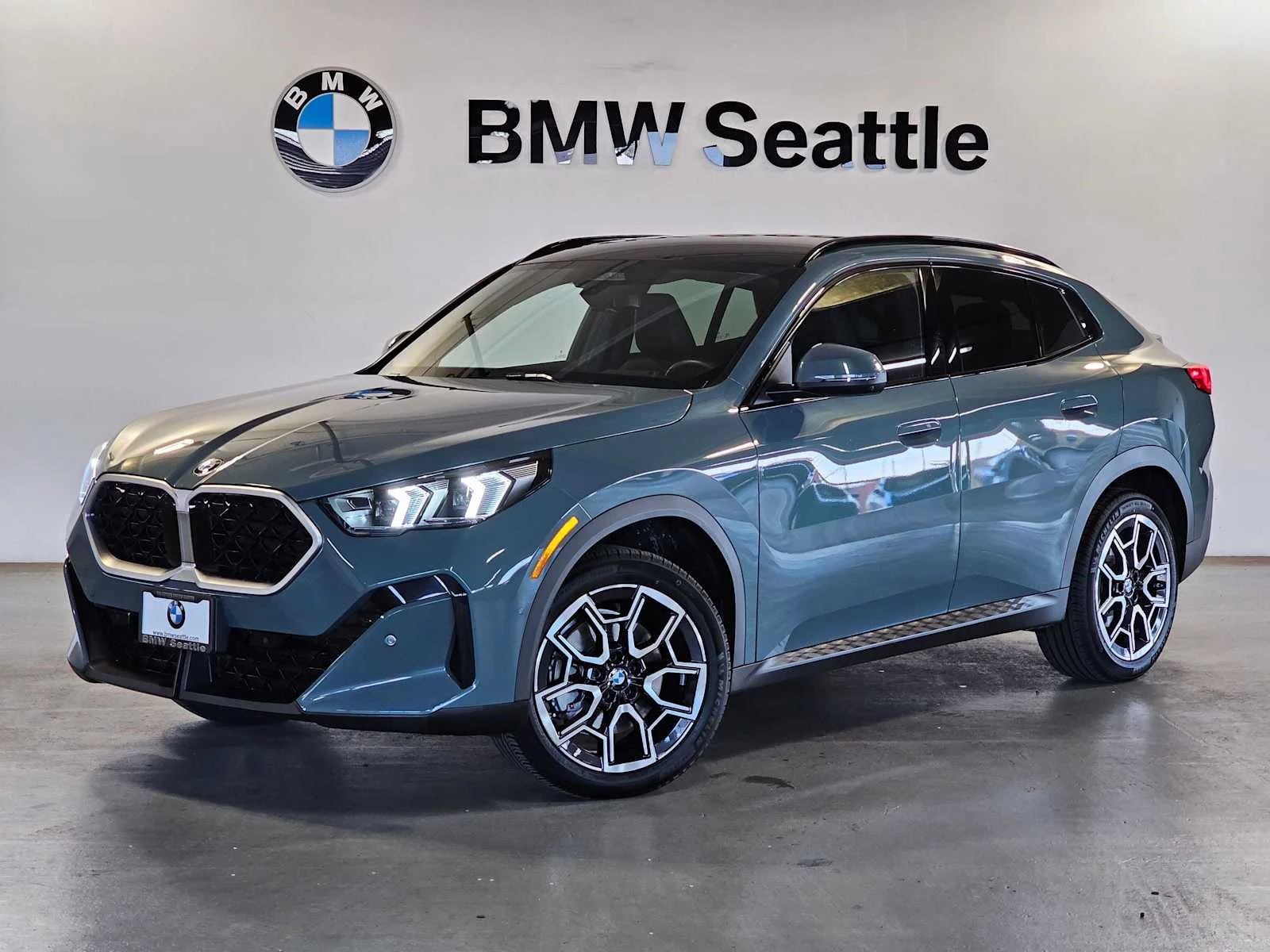 Certified Used 2026 Cape York Green Metallic BMW xDrive28i image 1