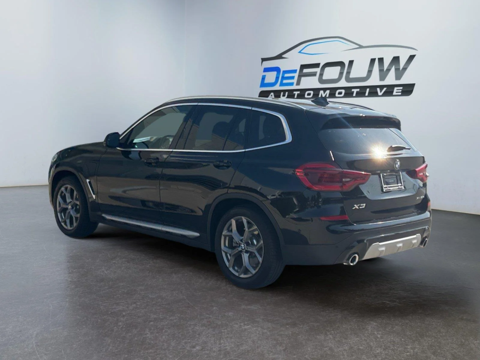 Used 2021 Jet Black BMW xDrive30e image 5