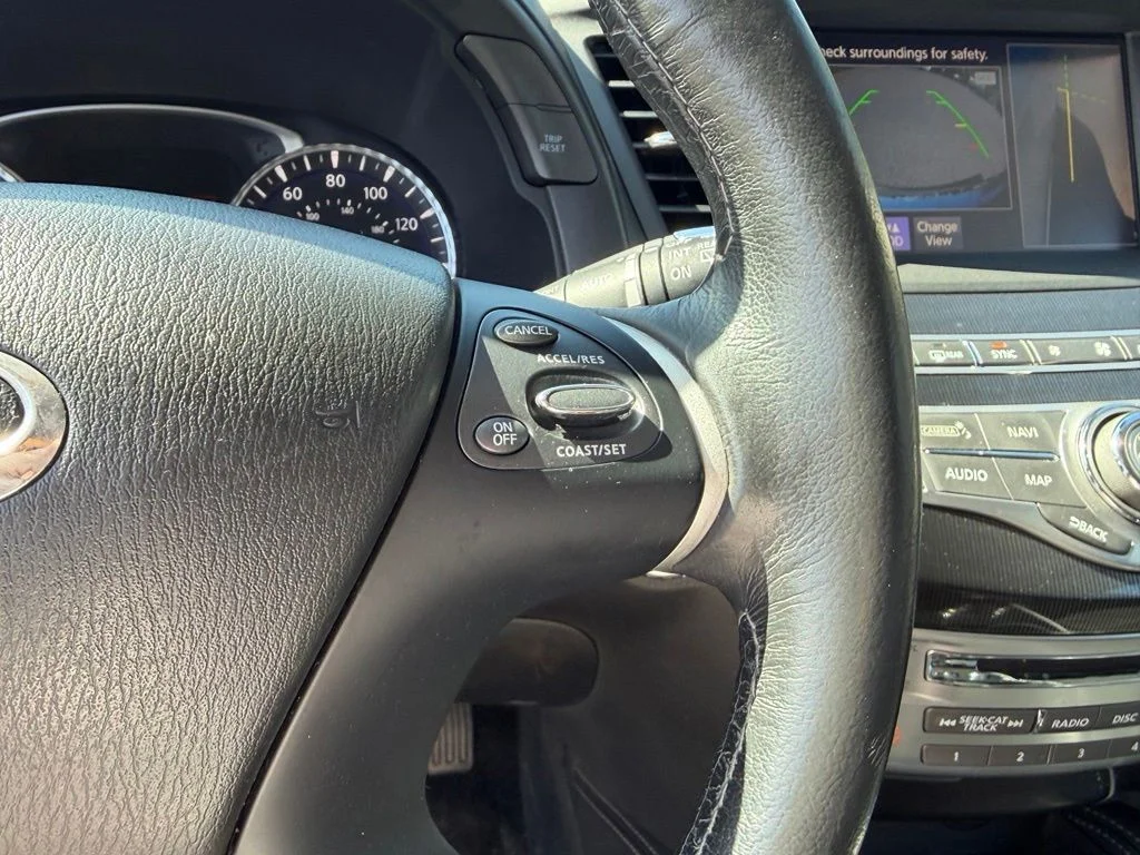 Used 2019 White INFINITI LUXE image 34