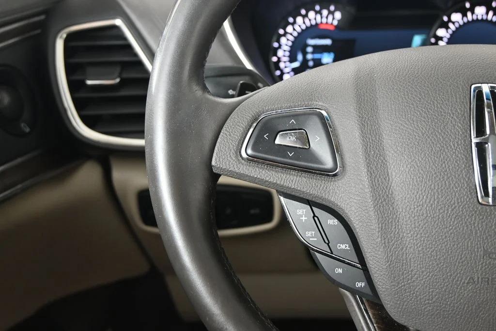 Used 2016 Black Lincoln Reserve image 36
