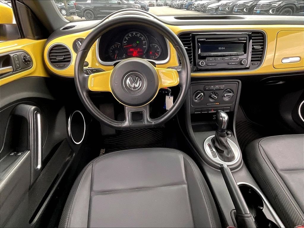 Used 2012 Saturn Yellow Volkswagen 2.5L image 16