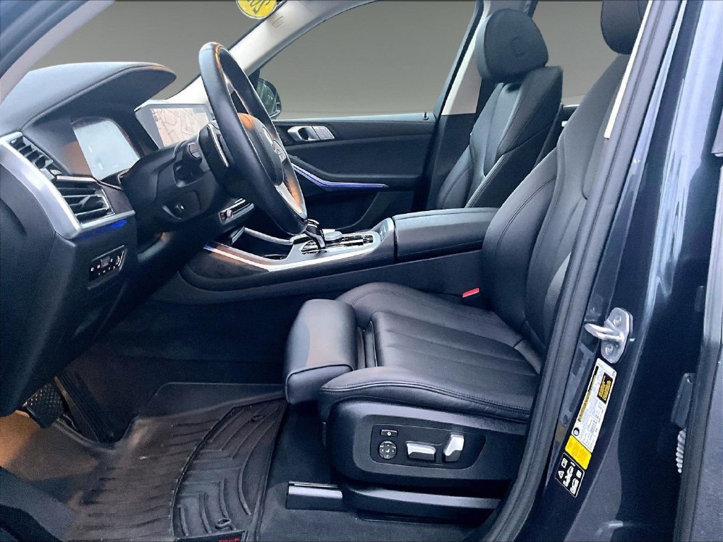 Used 2022 Gray BMW xDrive40i image 8