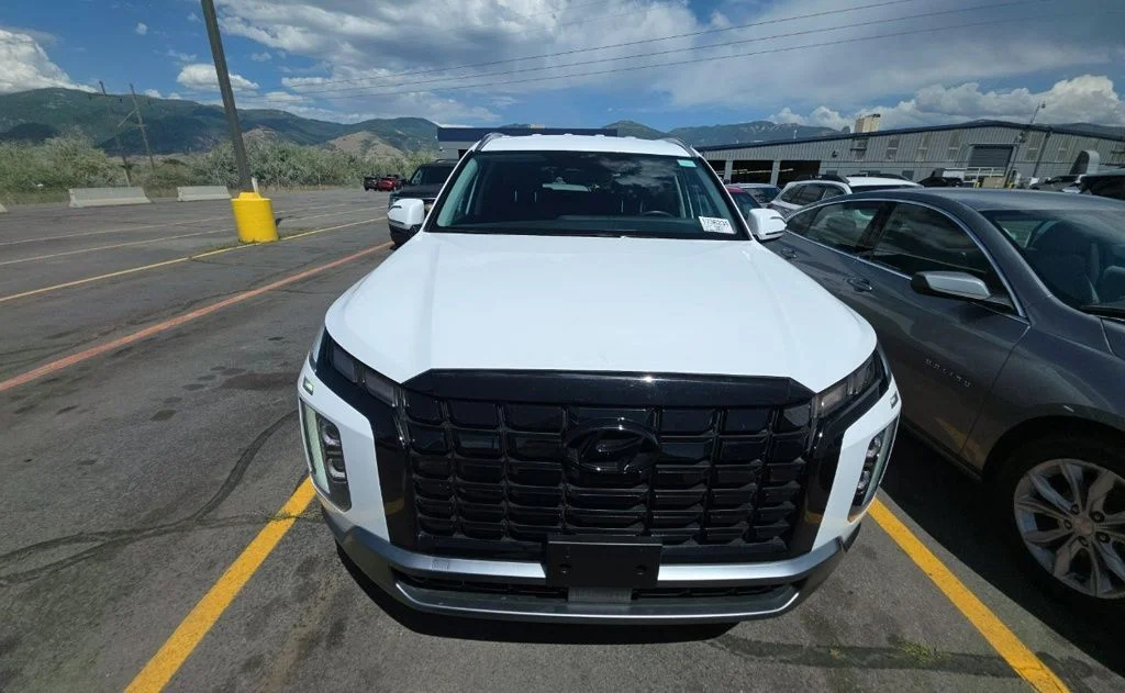 Certified Used 2025 White Hyundai SEL image 9