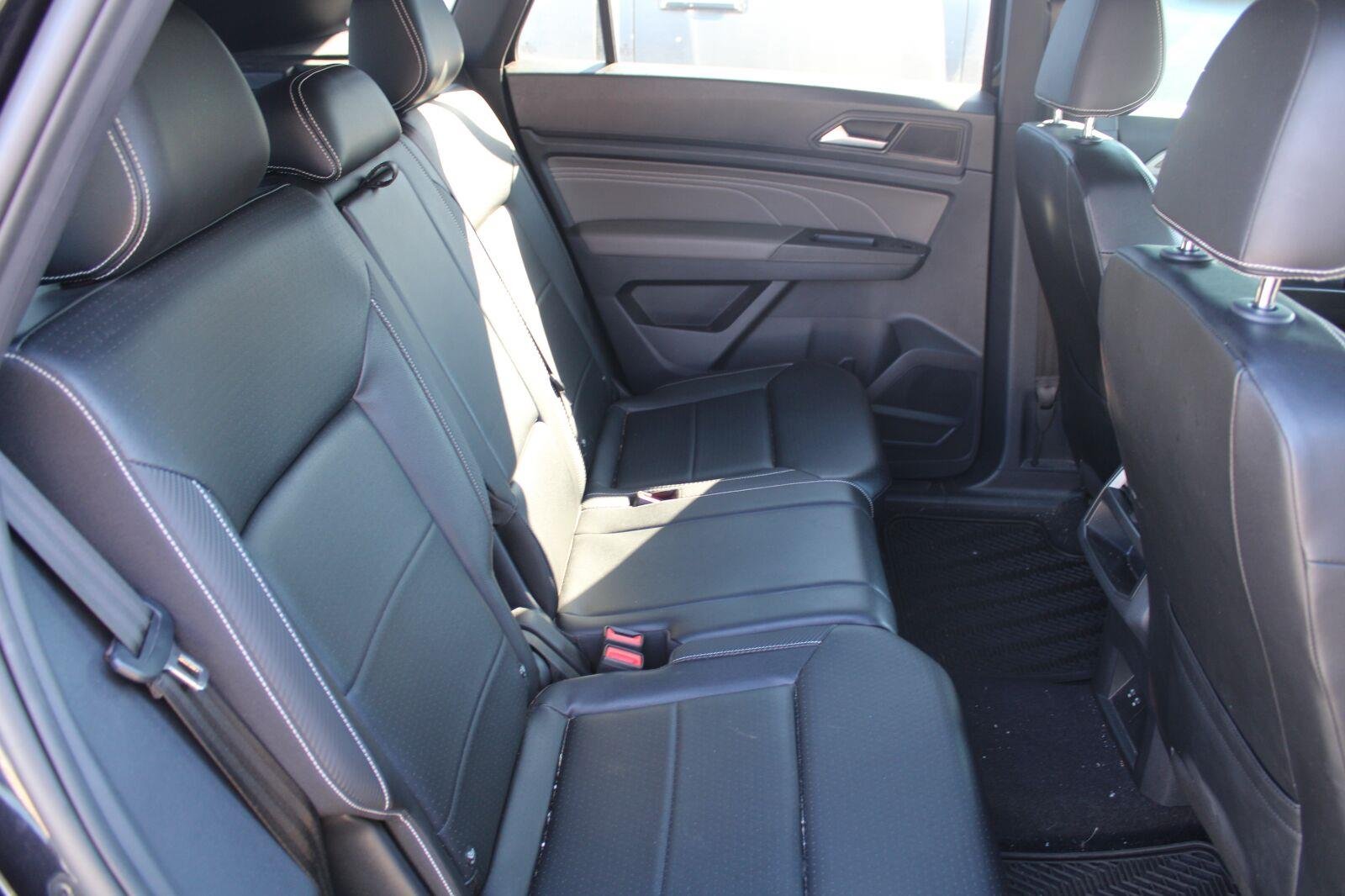 Used 2022 Deep Black Pearl Volkswagen 3.6L V6 SE w/Technology image 5