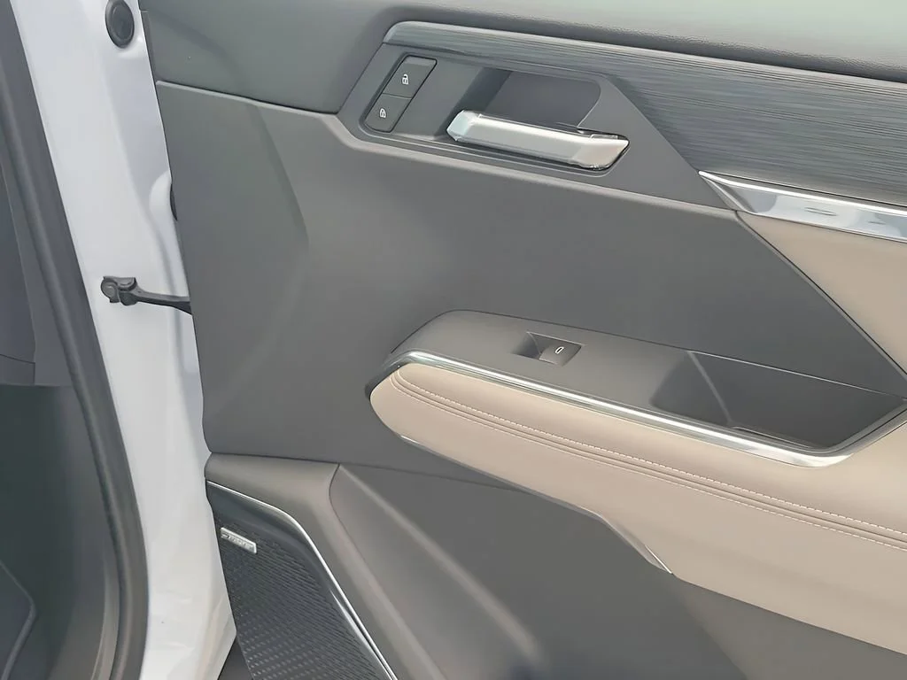 New 2026 Glacier White Tricoat GMC Elevation image 49
