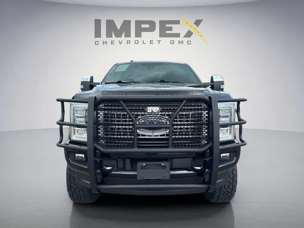 Used 2018  Ford XL image 8