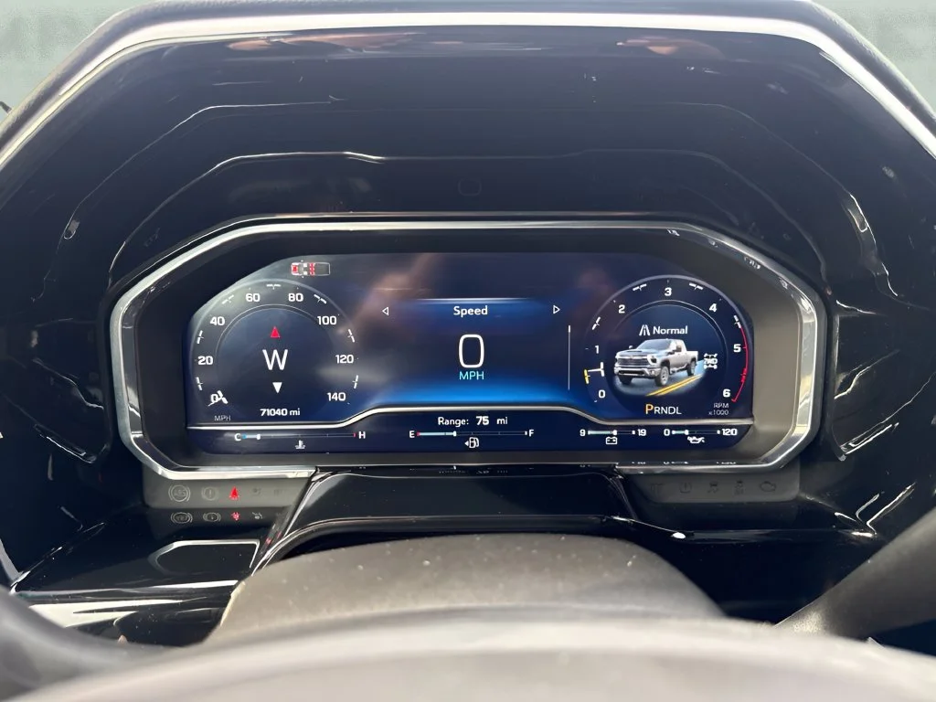 Used 2025 White Chevrolet LT image 22