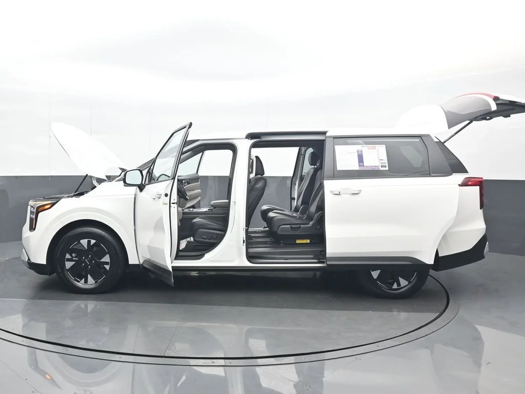 Used 2026 White Kia LXS image 39