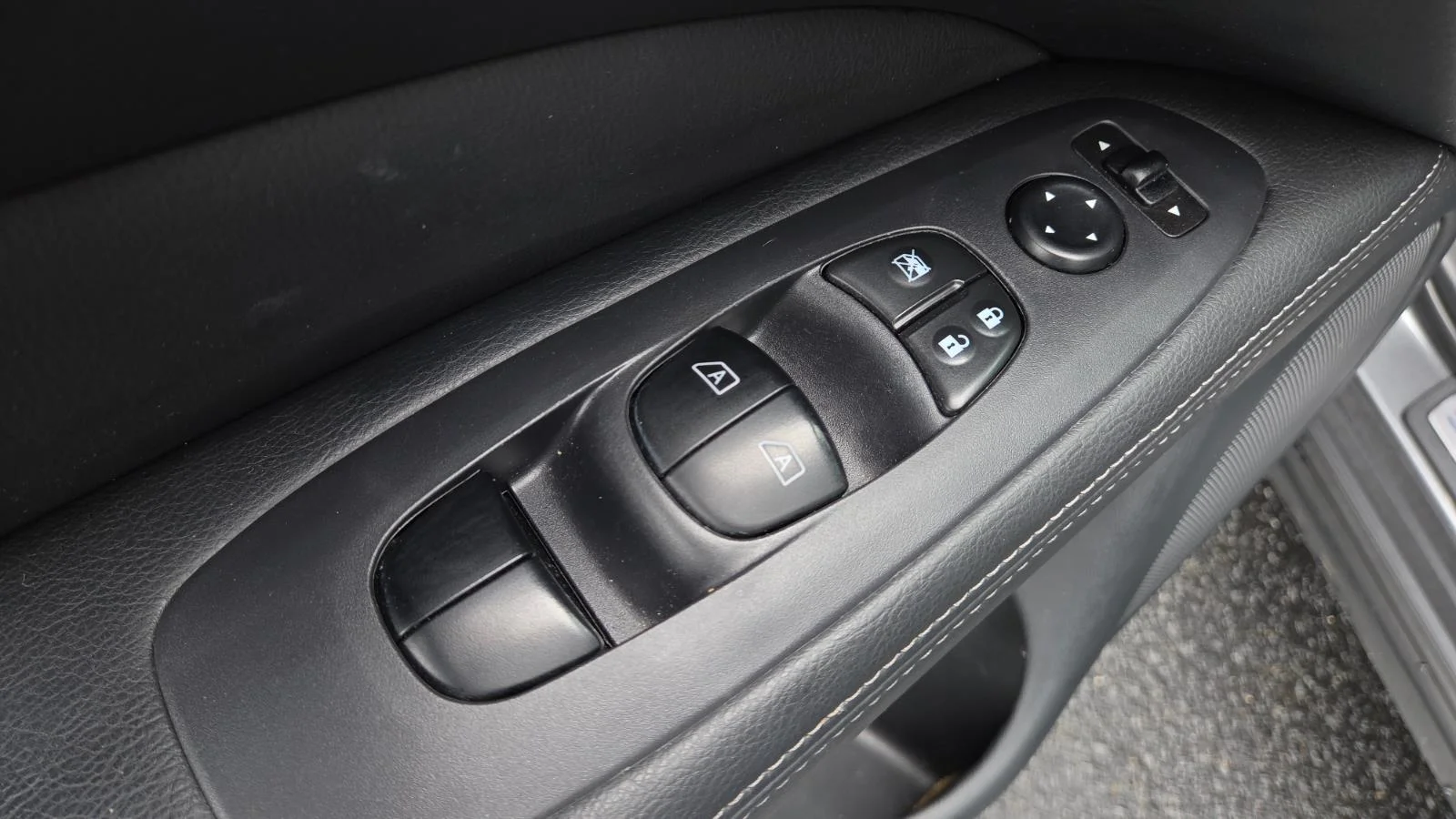 Used 2018 Gun Metallic Nissan Platinum image 21