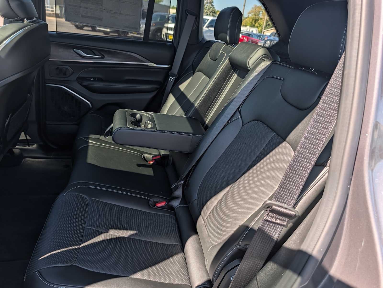 New 2025 Baltic Gray Metallic Clear-Coat Exterior Paint Jeep Overland image 10