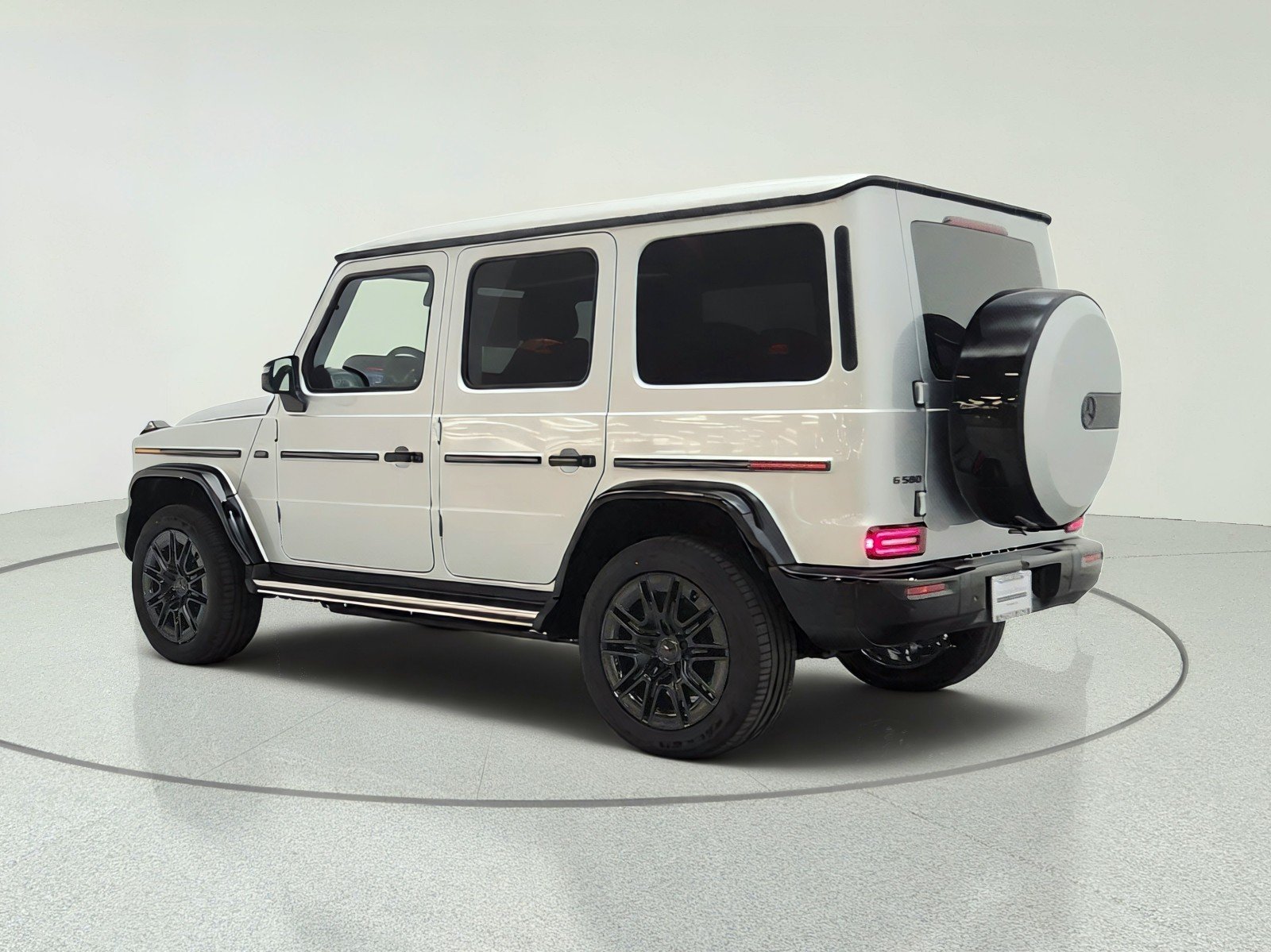 New 2027 Iridium Silver Metallic Mercedes-Benz G 580e SUV image 7