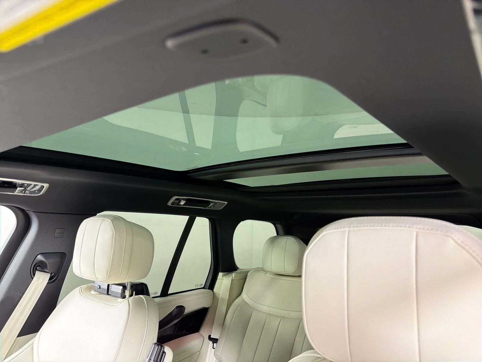 New 2026 Santorini Black Land Rover SE image 9