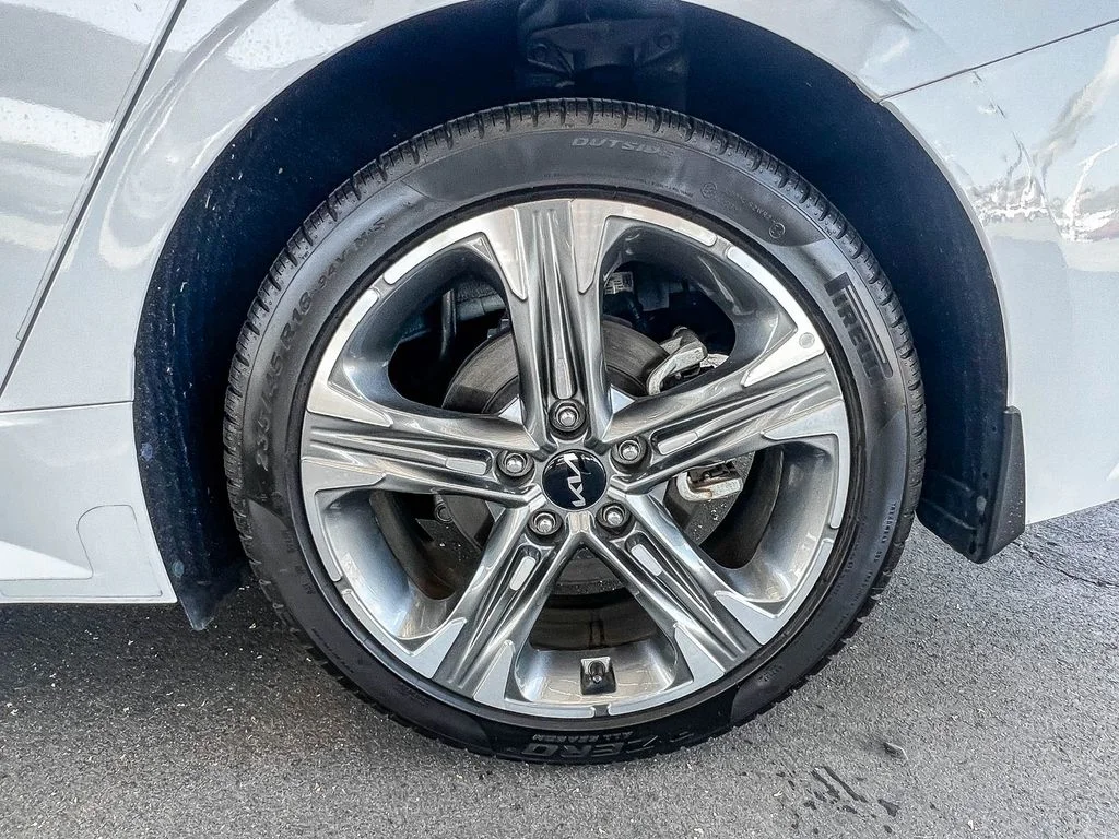 Used 2024 White Kia EX image 9