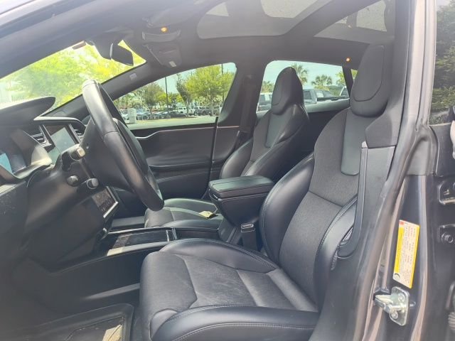 Used 2018  Tesla  image 13