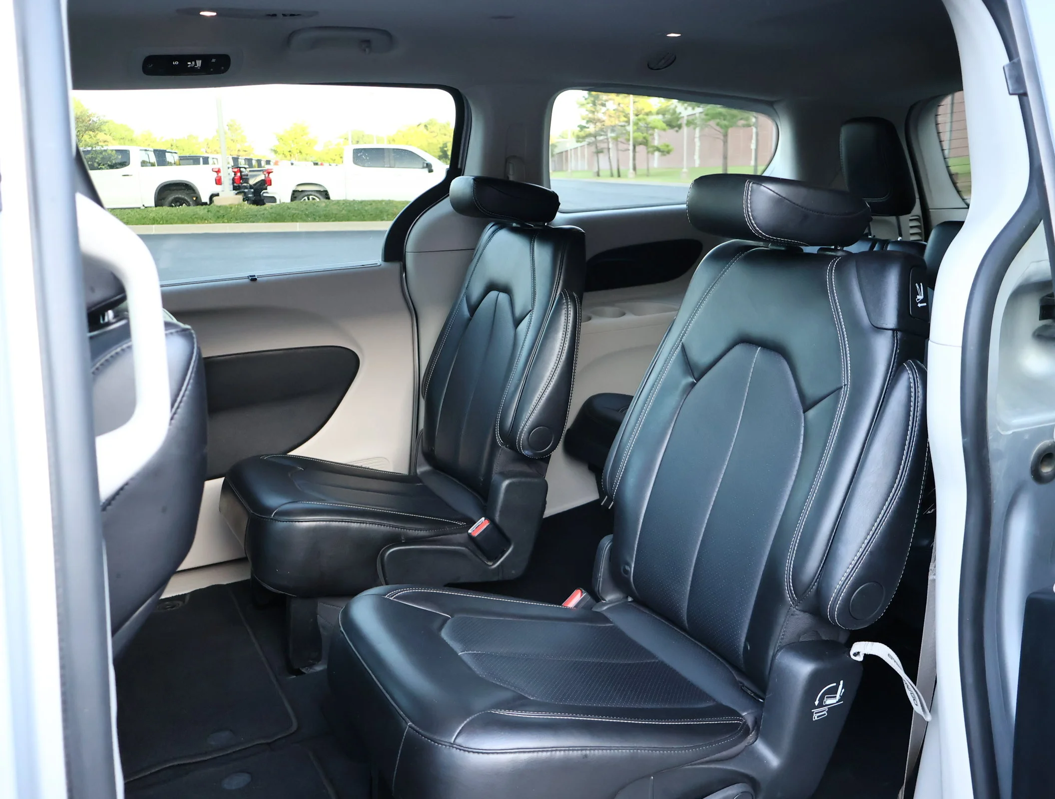 Used 2024 Silver Mist Cle Chrysler Touring L image 23