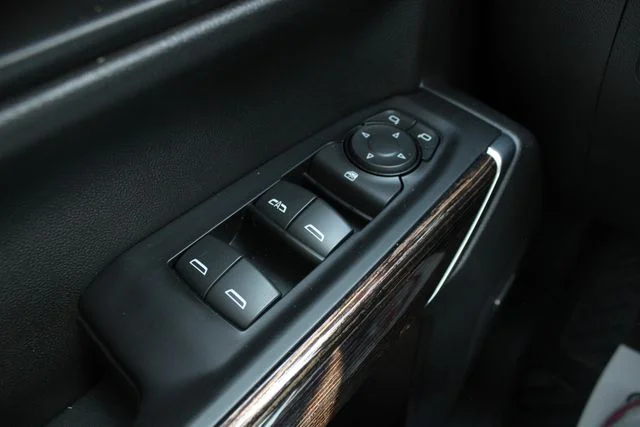 Used 2020 White GMC Elevation image 8