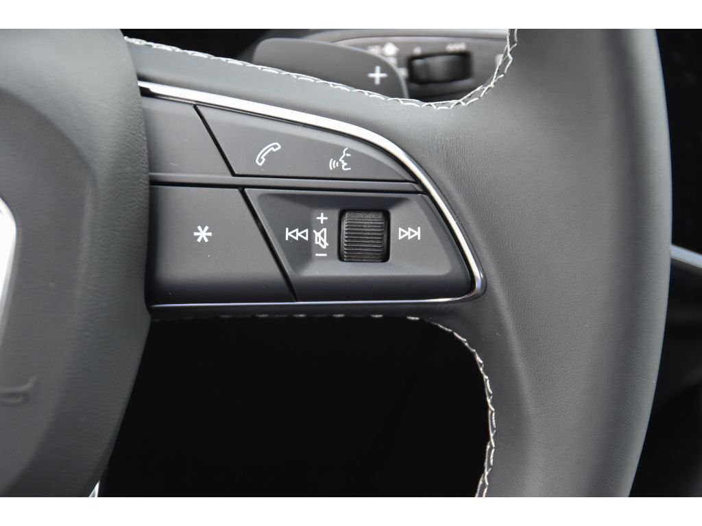 Used 2025 Gry Audi Premium Plus image 35