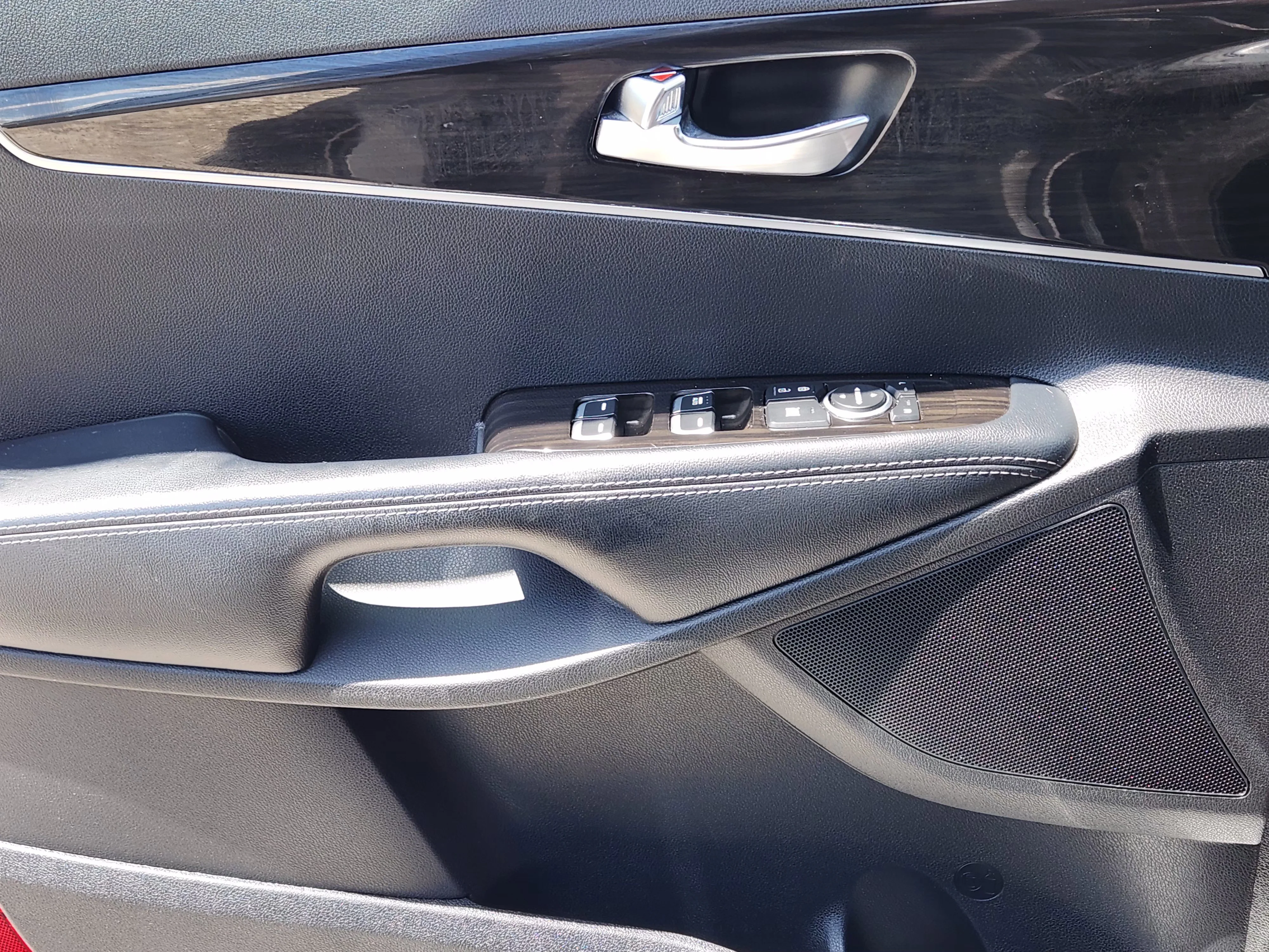 Used 2020 Everlasting Silver Kia L image 23