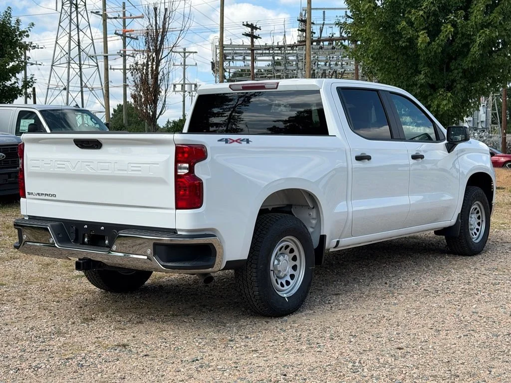 New 2026 Summit White Chevrolet WT image 4