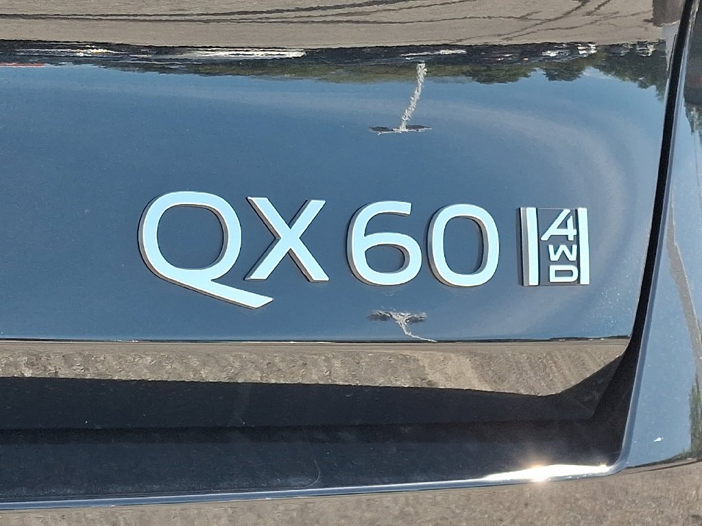 Used 2026 Black INFINITI LUXE image 9