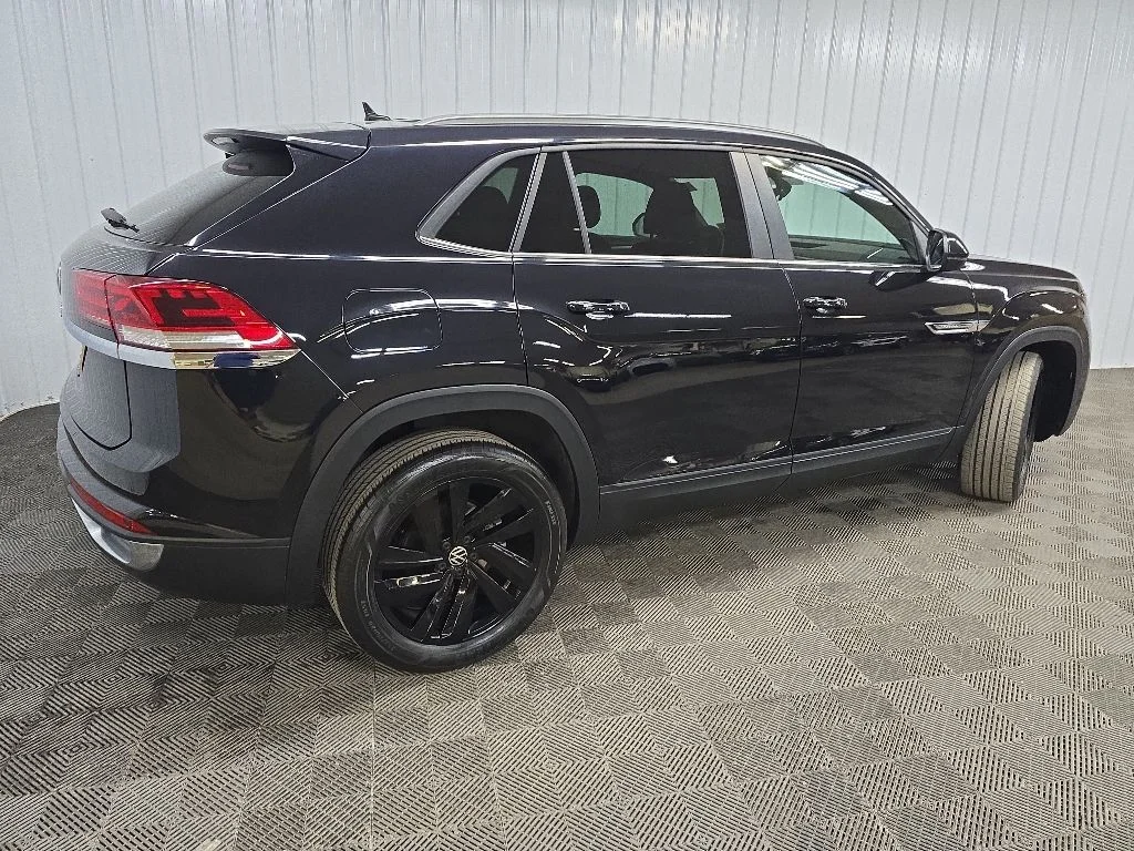 Used 2023 Black Volkswagen 3.6L V6 SE w/Technology image 3