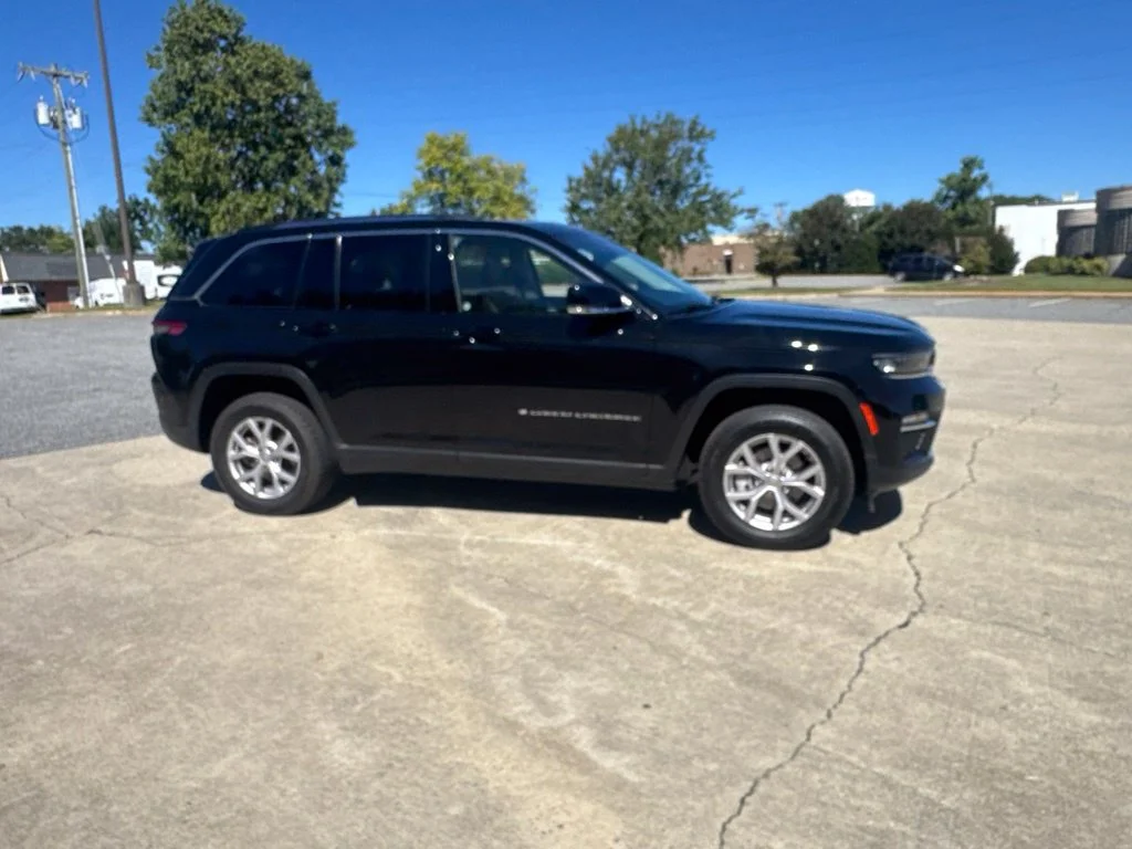 Used 2022 Black Jeep Limited image 7