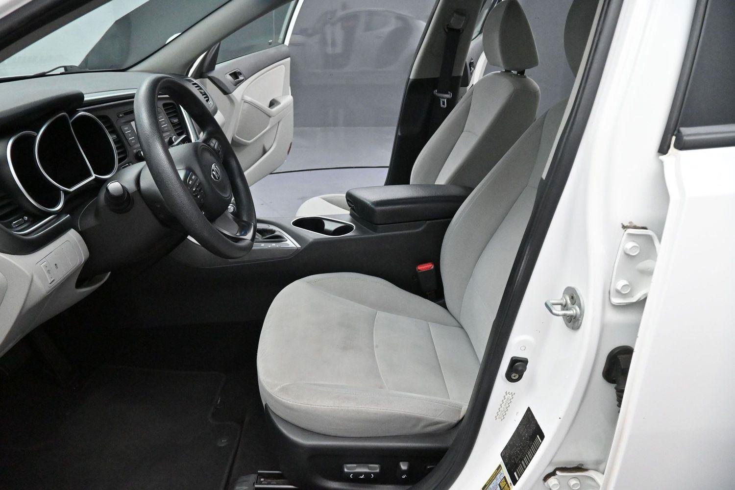 Used 2015 Snow White Pearl Kia LX image 13