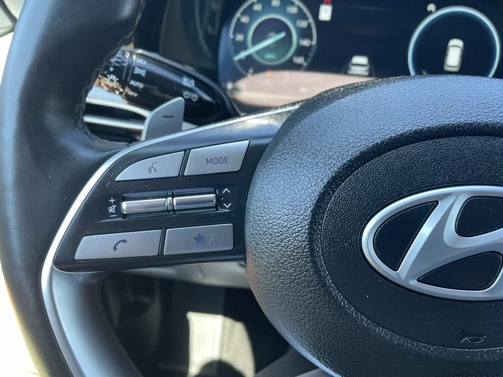 Used 2025 White Hyundai SEL Premium image 29