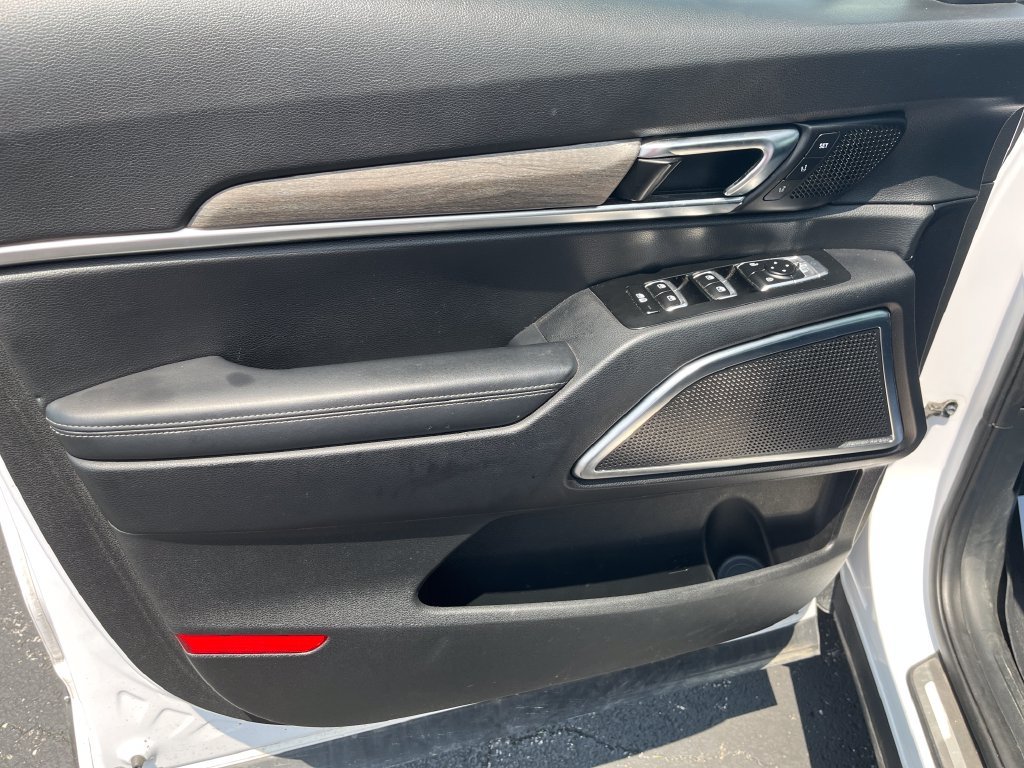 Used 2022 White Kia SX image 11