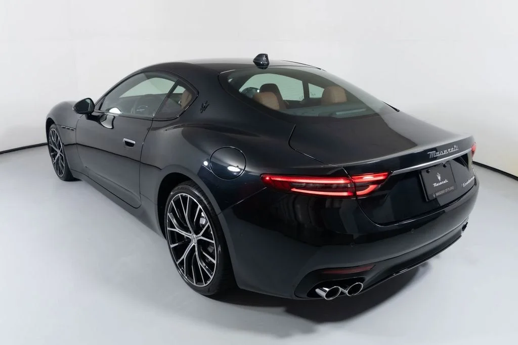 Used 2025 Nero Assoluto Metallic Maserati Granturismo image 12