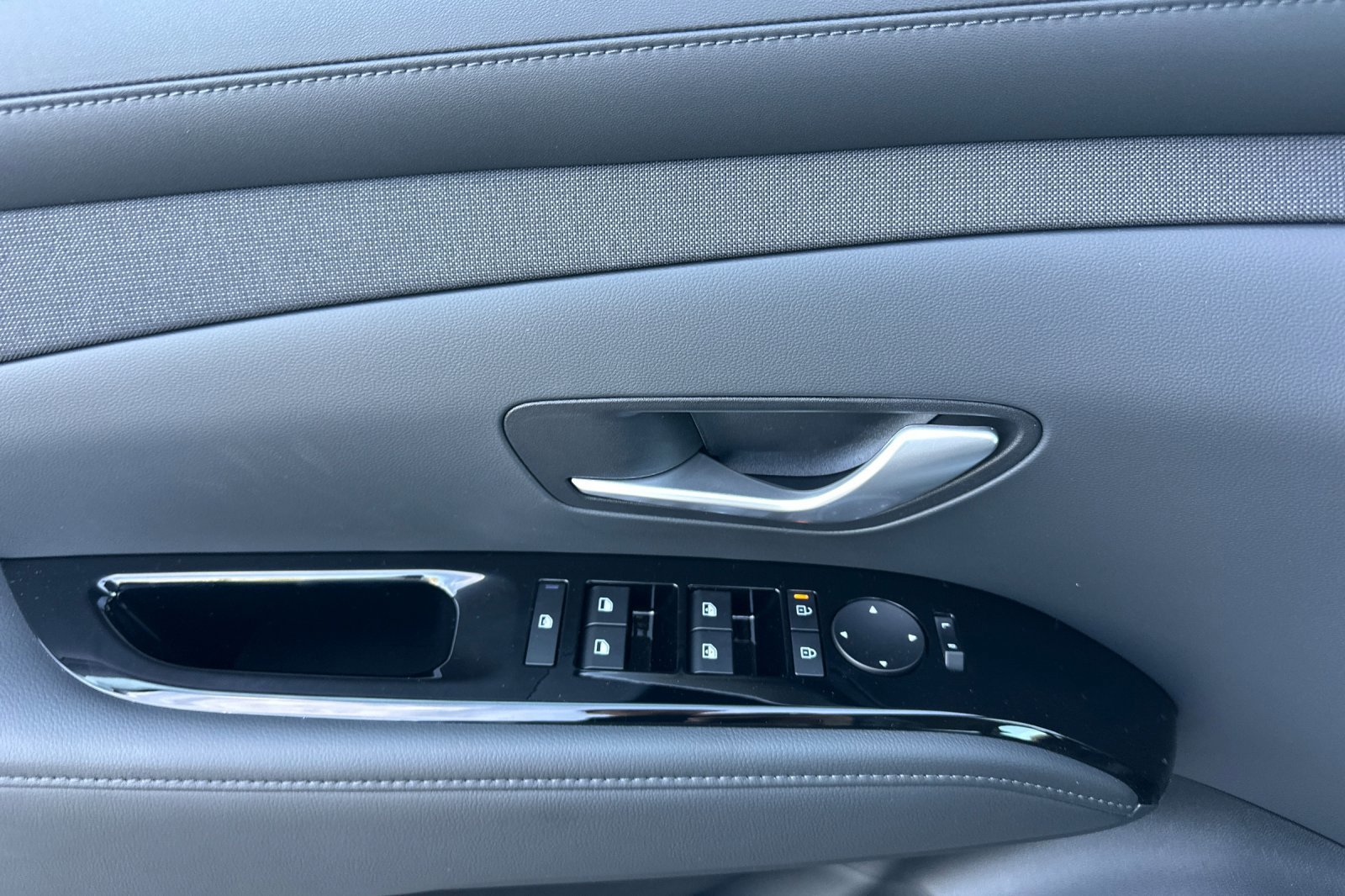 New 2026 Shimmering Silver Hyundai Limited image 11
