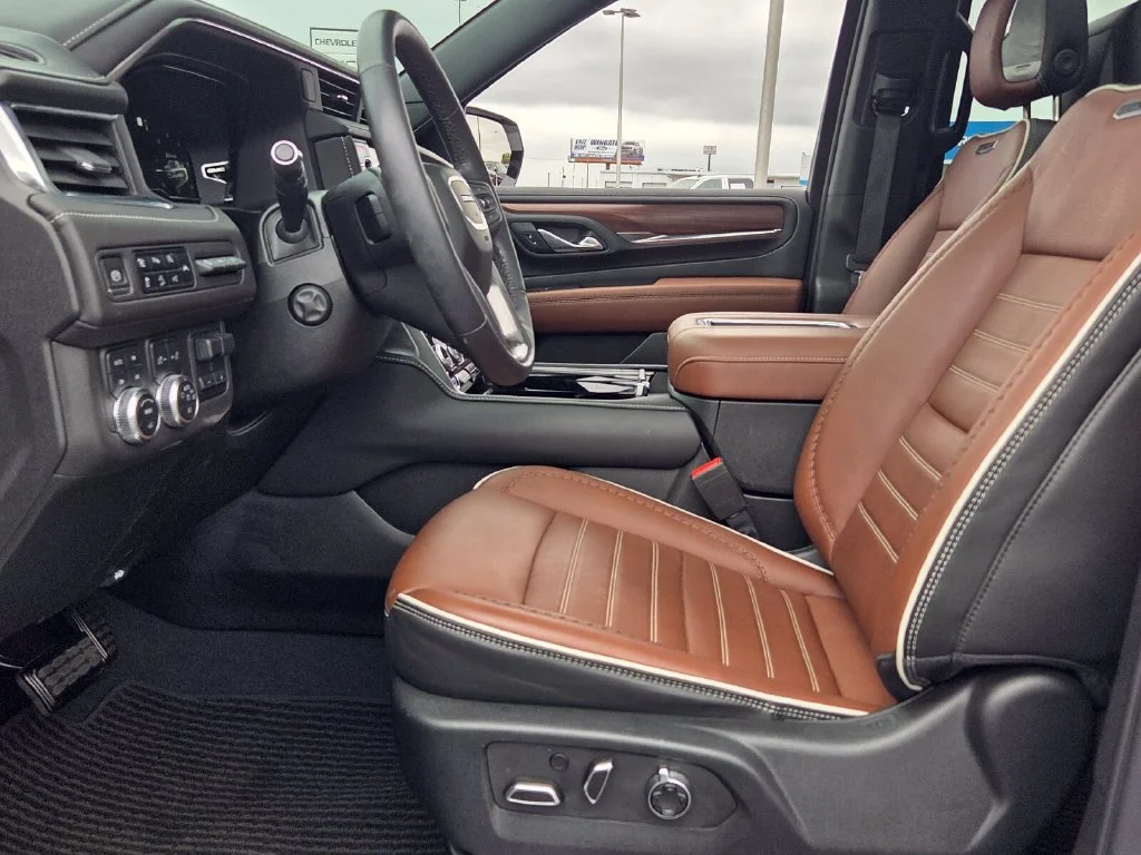 Used 2023 WHITE FROST TRICOAT GMC Denali Ultimate image 5