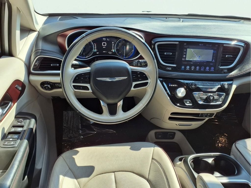 Used 2020 Silver Chrysler Limited image 7