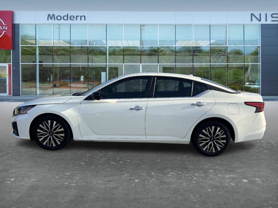 Used 2025 Glacier White Nissan SV image 8