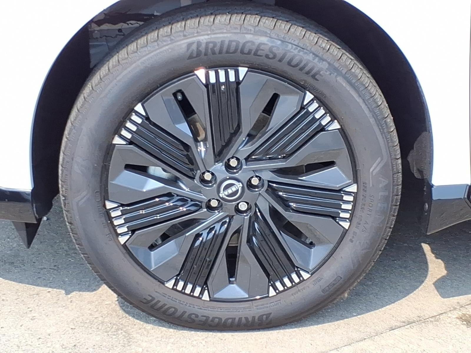New 2026 Everest White Pearl TriCoat / Super Black Two-tone Nissan Platinum image 4
