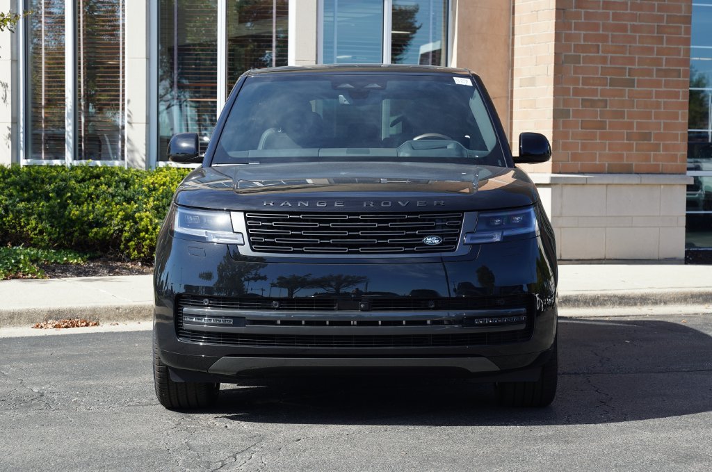 New 2027 Santorini Black Land Rover SE image 4
