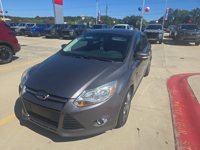 Used 2014 Gray Ford SE image 2