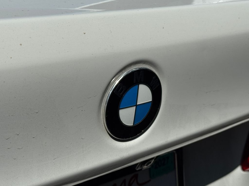 Used 2018 White BMW 530e iPerformance image 9