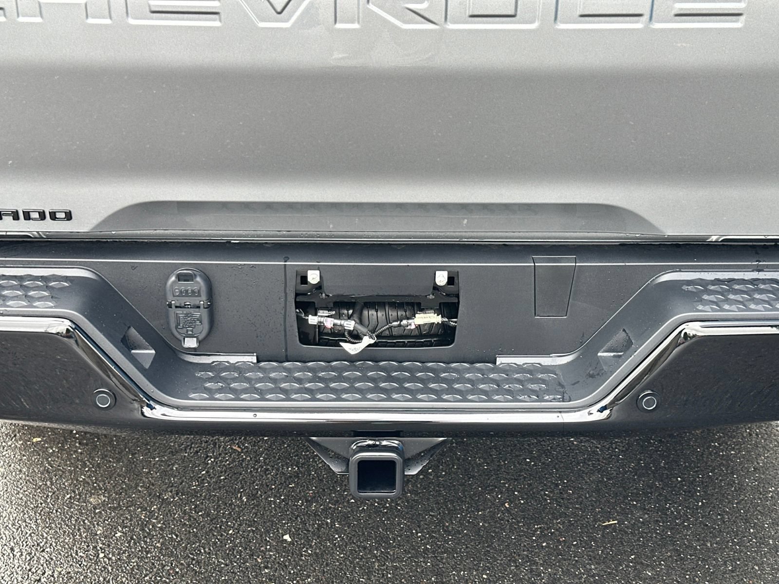 New 2026 Sterling Gray Metallic Chevrolet Z71 with 20in Black Wheels - Sunroof - Spray-On Bedliner image 8