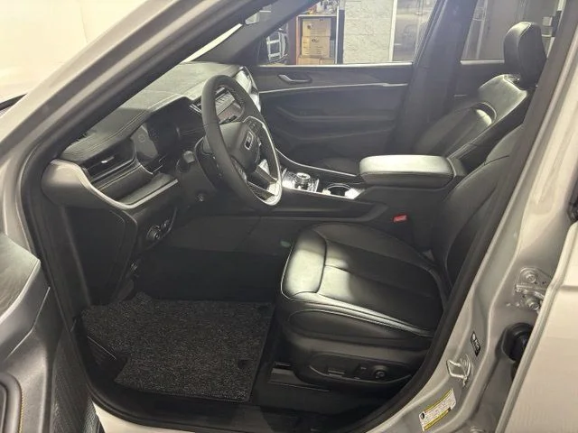 New 2026 Silver Jeep  image 10