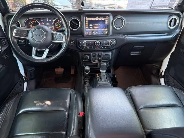 Used 2020 White Jeep Overland 4x4 image 22
