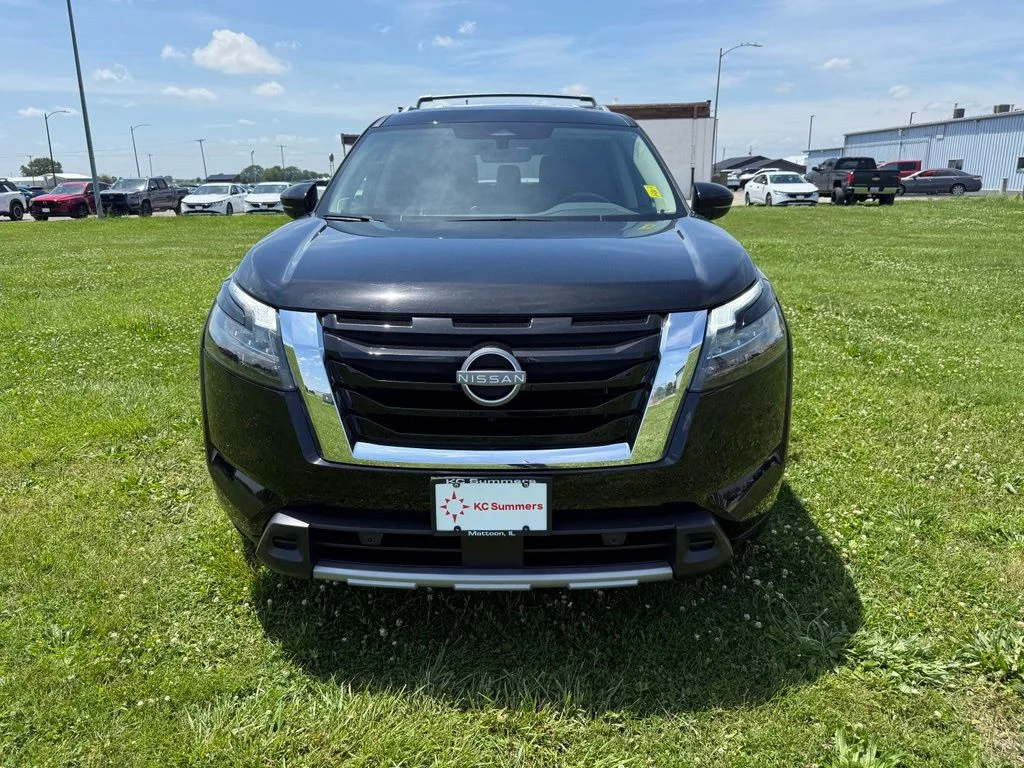 Certified Used 2025 Super Black Nissan SL image 2