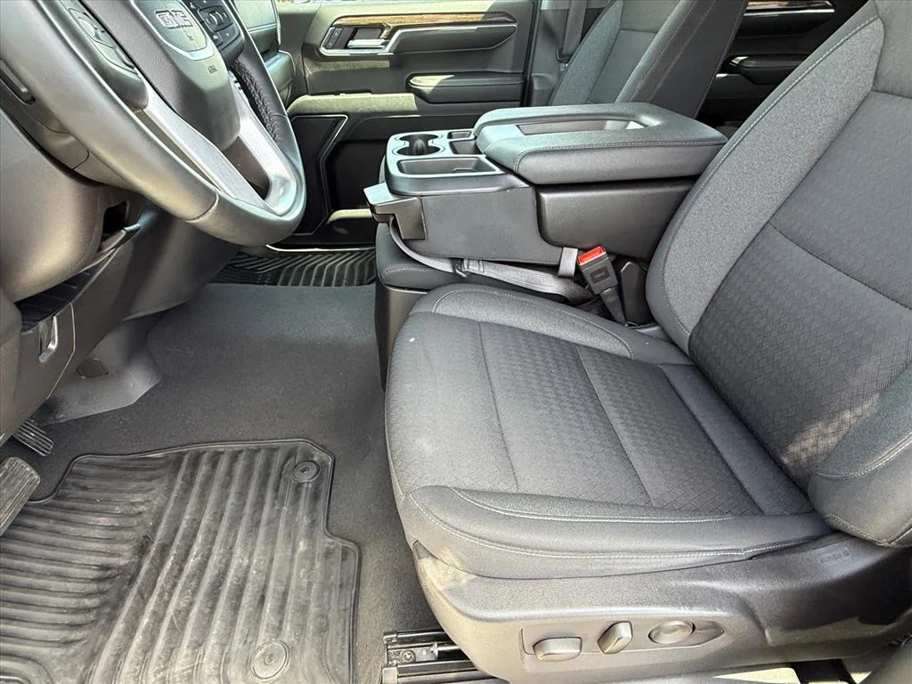 Used 2024 Summit White Gaz GMC Elevation image 13