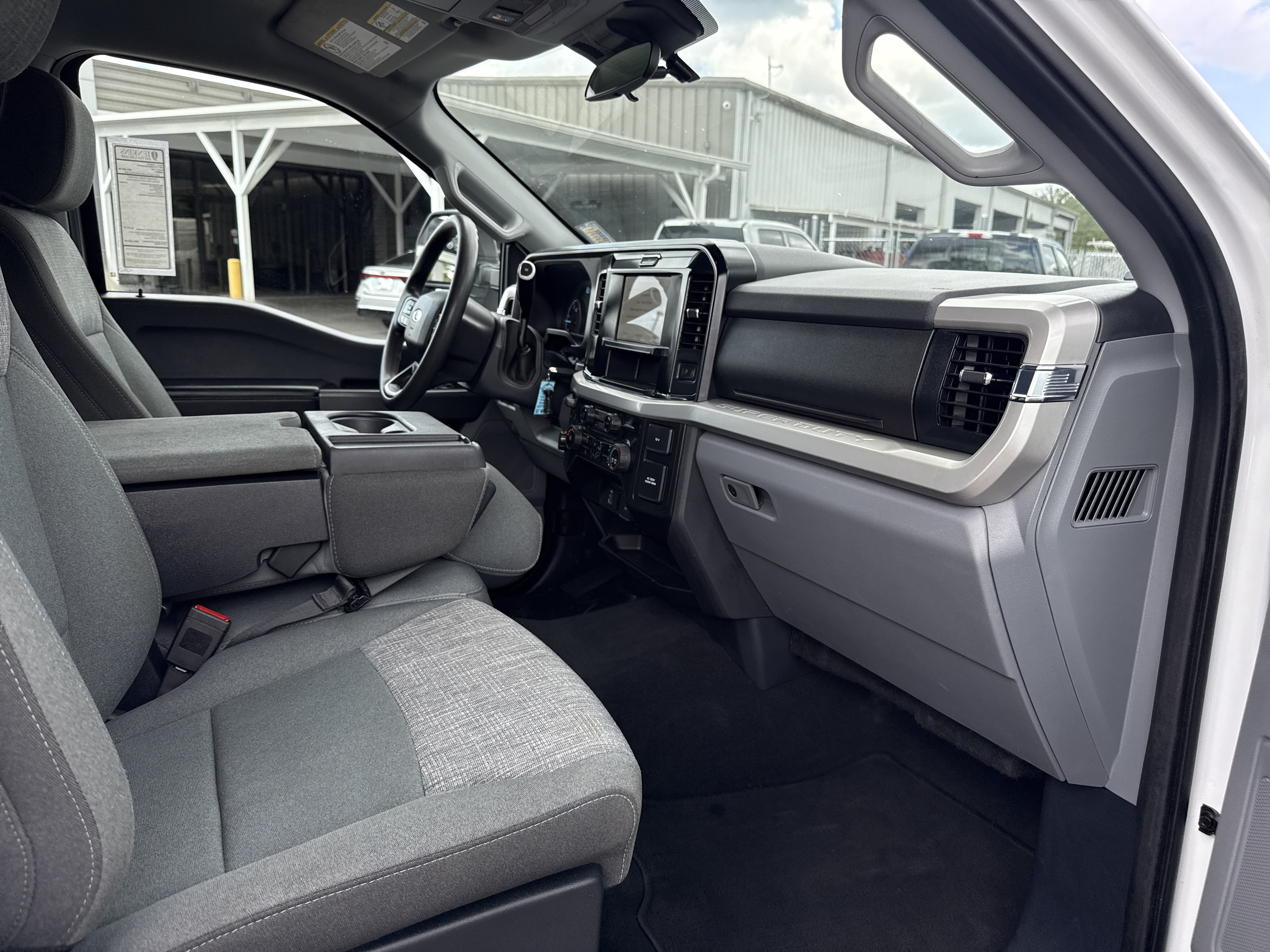 Used 2025 Oxford White Ford XLT image 22